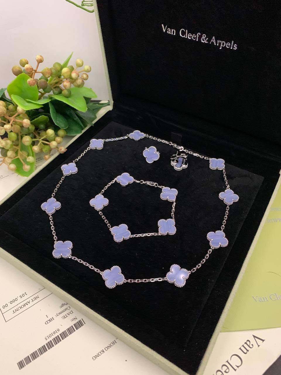 VCA SET
MASTER✨💫
10 FLOWER NECKLACE
5 FLOWER BRACELET
1 FLOWER EARRINGS
WITH BOX AND PAPER BAG🛍️🎁
 230 DHS🇦🇪🇦🇪✨💫
ALL COLORS AVAILABLE

Zain89
♥️♥️♥️
