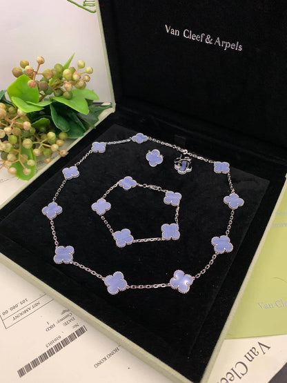 VCA SET
MASTER✨💫
10 FLOWER NECKLACE
5 FLOWER BRACELET
1 FLOWER EARRINGS
WITH BOX AND PAPER BAG🛍️🎁
 230 DHS🇦🇪🇦🇪✨💫
ALL COLORS AVAILABLE

Zain89
♥️♥️♥️