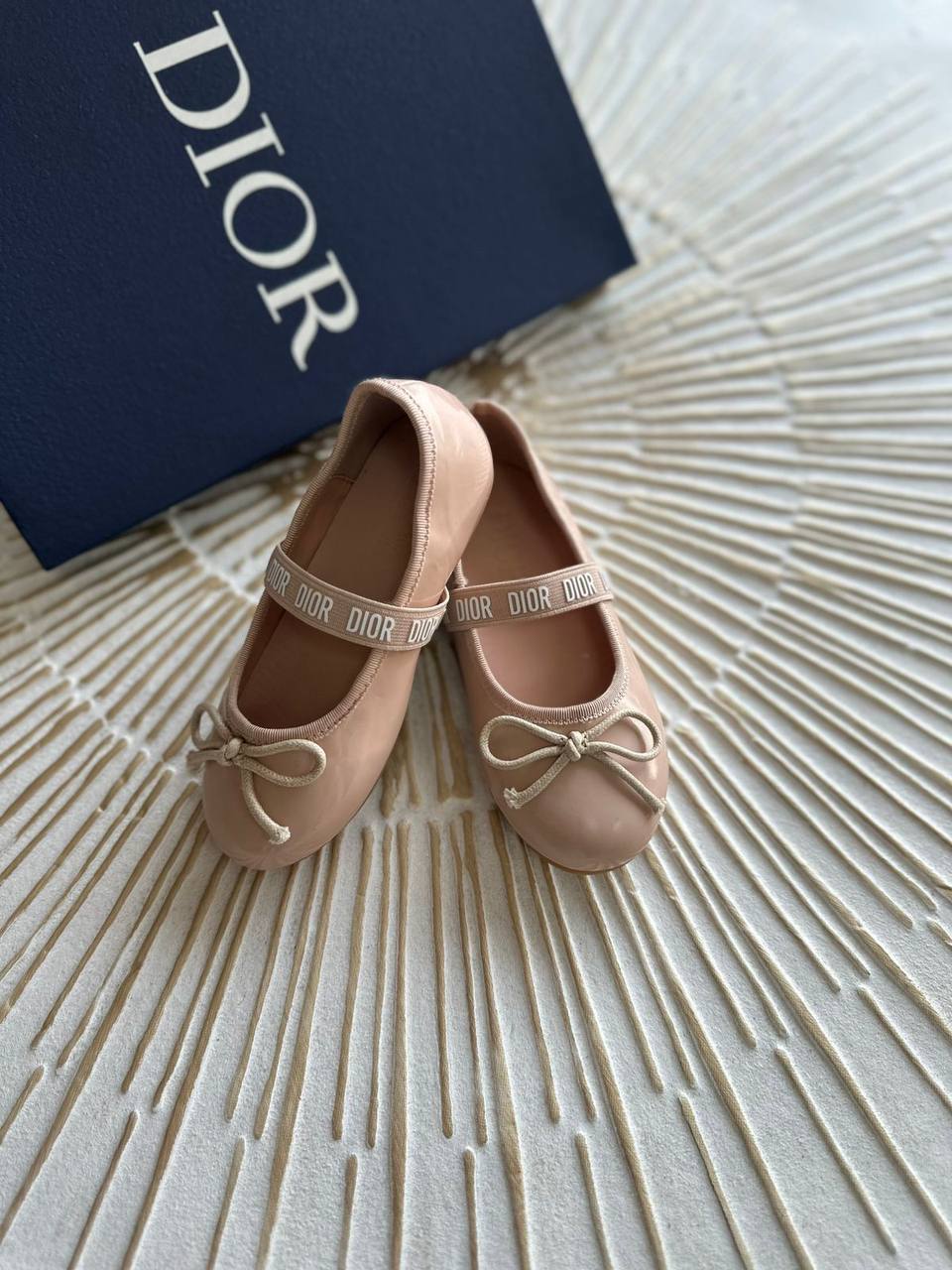Dior 
 Super master quality 😍
Size:26To35
240 dhs✅

Zain261
♥️♥️♥️