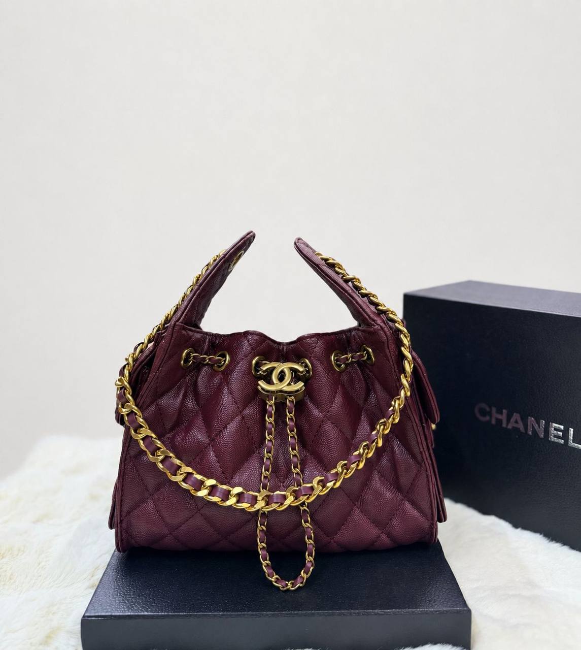 Chanel
110 dhs💛
With Box

Zain50
♥️♥️♥️