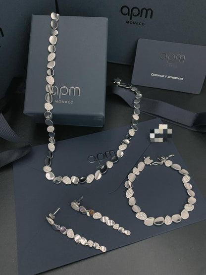 SET APM
MASTER💥💫✨
280 DHS💓
WITH GOOD BOX AND PAPER BAG🛍️🎁

Zain89
♥️♥️♥️