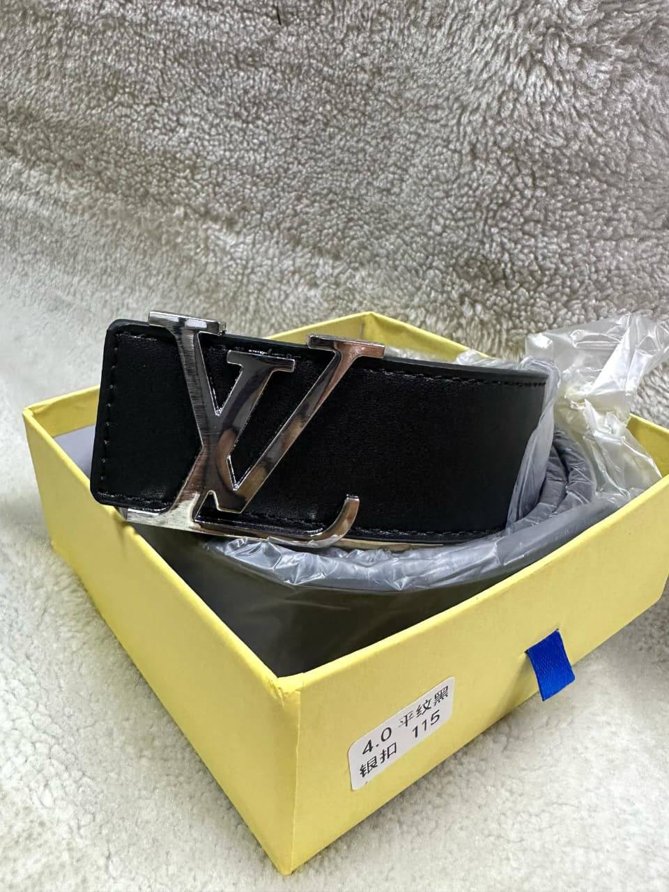 LV mens belt
wide 4.0cm
with box
🎁🎁🎁

35 dhs🪙💚

Zain136
♥️♥️♥️