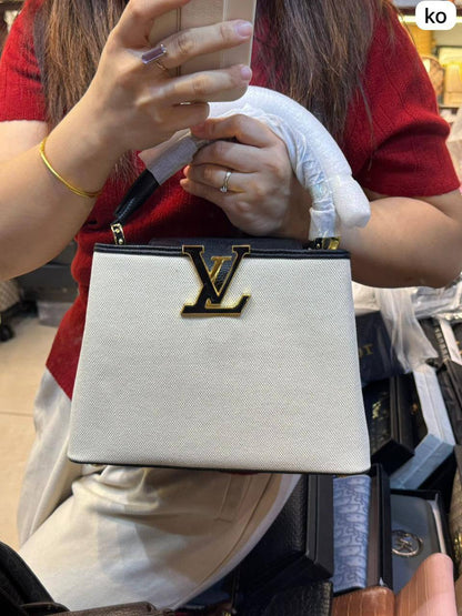 LV 

1️⃣ First Quality +🎁
Size : 25 ~ 21 * 15 cm
100 dhs🇦🇪🇦🇪

with box🎁

Zain115
♥️♥️♥️