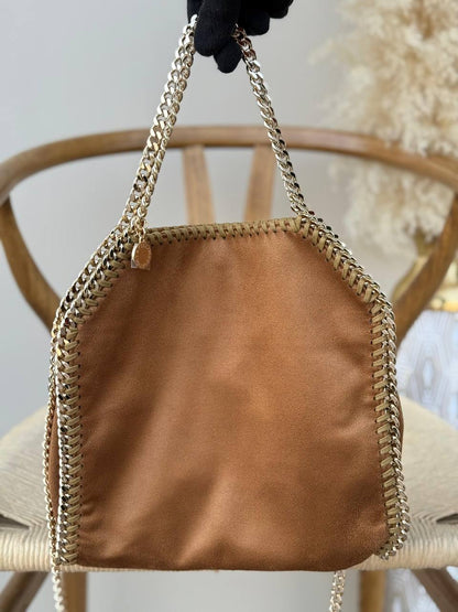 STELLA McCARTENY
25cm
350 dhs✅
Top quality

Zain167
♥️♥️♥️
