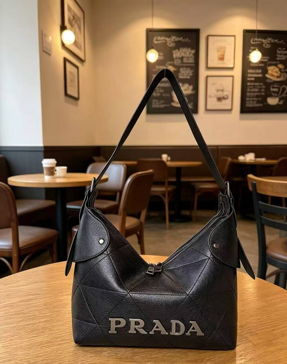Prada
28 cm
120 dhs💓

Zain175
♥️♥️♥️