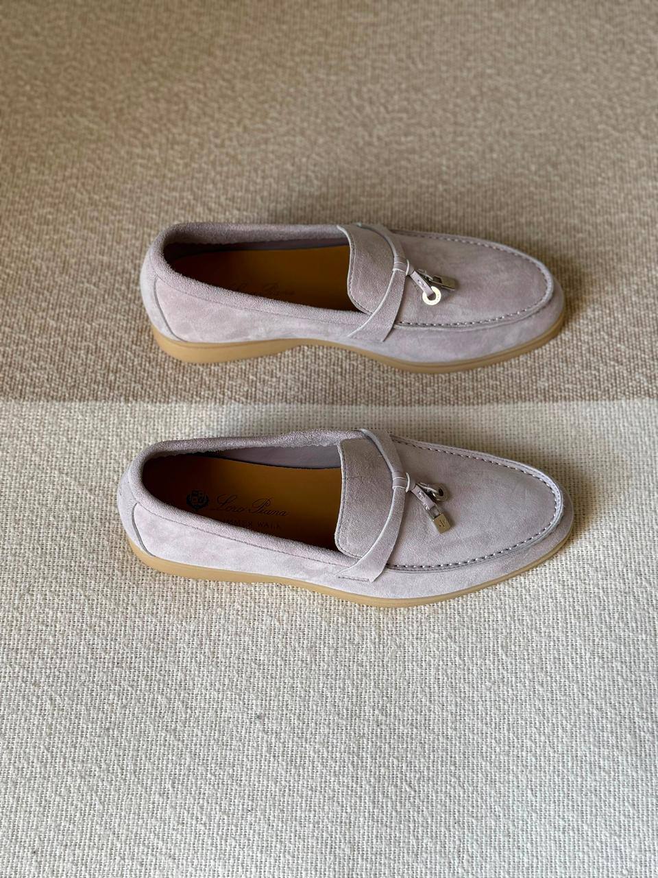 Loro Piana
Size 36 to 41
450 dhs✅

Zain288
♥️♥️♥️