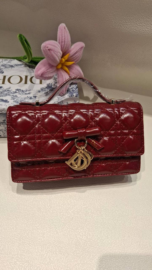 DIOR 
22cm 

box
🎁🎁🎁

120 dhs✅

Zain44
♥️♥️♥️
