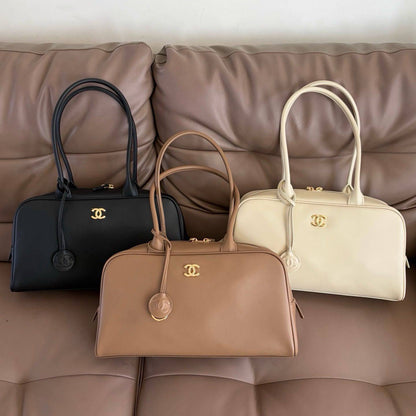 Re stock 

arrived Chanel 💕🙋🏻

36cm
360 dhs🇦🇪🇦🇪

Zain297
♥️♥️♥️