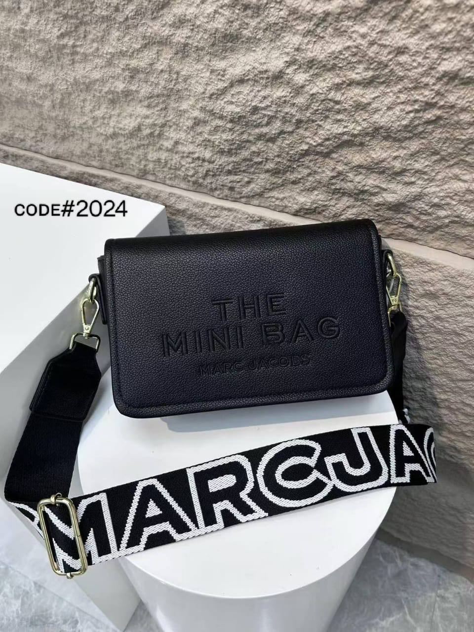 Marc Jacobs
ᴛʜᴇ ᴍɪɴɪ ʙᴀɢ
ᴄʀᴏss ʙᴏᴅʏ ʙᴀɢ
ᴍᴀᴛᴛᴇ ʟᴇᴀᴛʜᴇʀ ᴍᴀᴛᴇʀɪᴀʟ
sɪᴢᴇ : 22 cm

70 dhs🪙🌨️

Zain31
♥️♥️♥️
