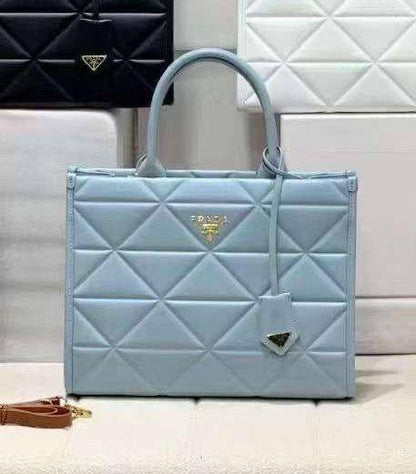 LV - Prada
110 dhs🌺

Zain143
♥️♥️♥️