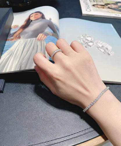 APM SET 🐦‍🔥*
Necklace ✨
Earring 🪷
Ring 💍 size available 👇
6,7,8,9
Bracelet 🍁
Master quality 💯
With normal boxes 📦 
370 dhs🪙💚
With master box 🗃️ 
380 dhs🪙💚

Zain216
♥️♥️♥️