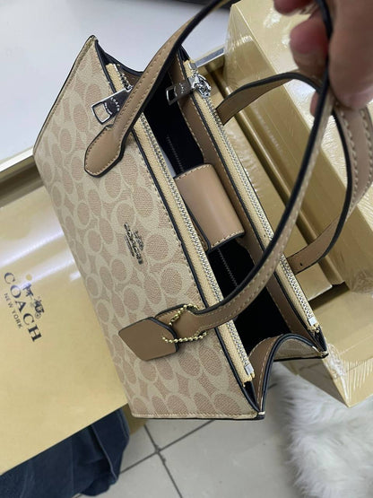 Coach 
115 dhs🪙🖤

With box 
🎁🎁🎁

Zain118
♥️♥️♥️