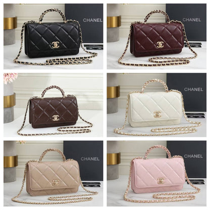 CHANEL

Best quality 
with box
100 dhs🇦🇪🇦🇪🇦🇪
size 19CM

Zain290
♥️♥️♥️