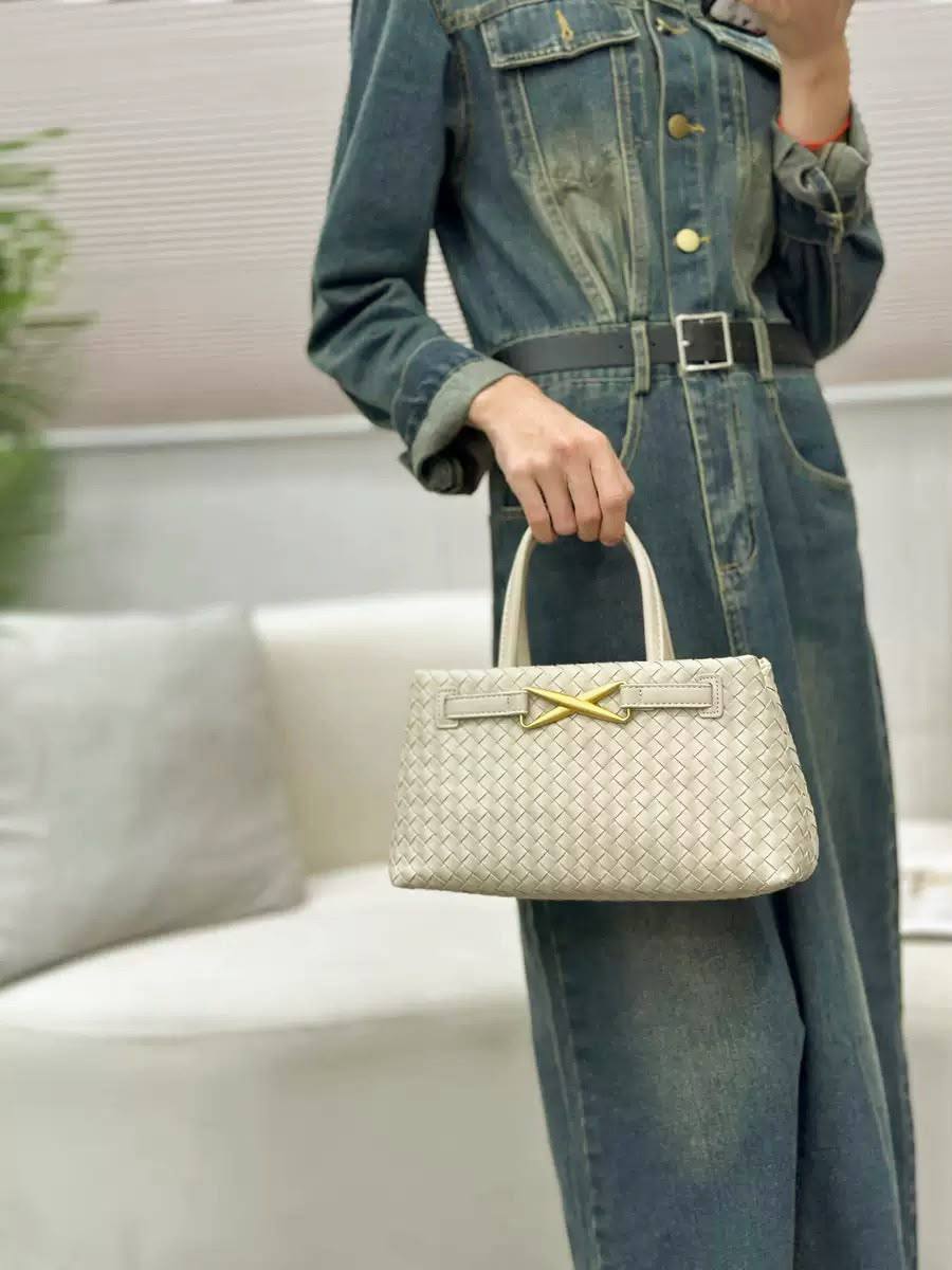 BOTTEGA 
GOOD QUALITY 
120 dhs✅

Zain39
♥️♥️♥️