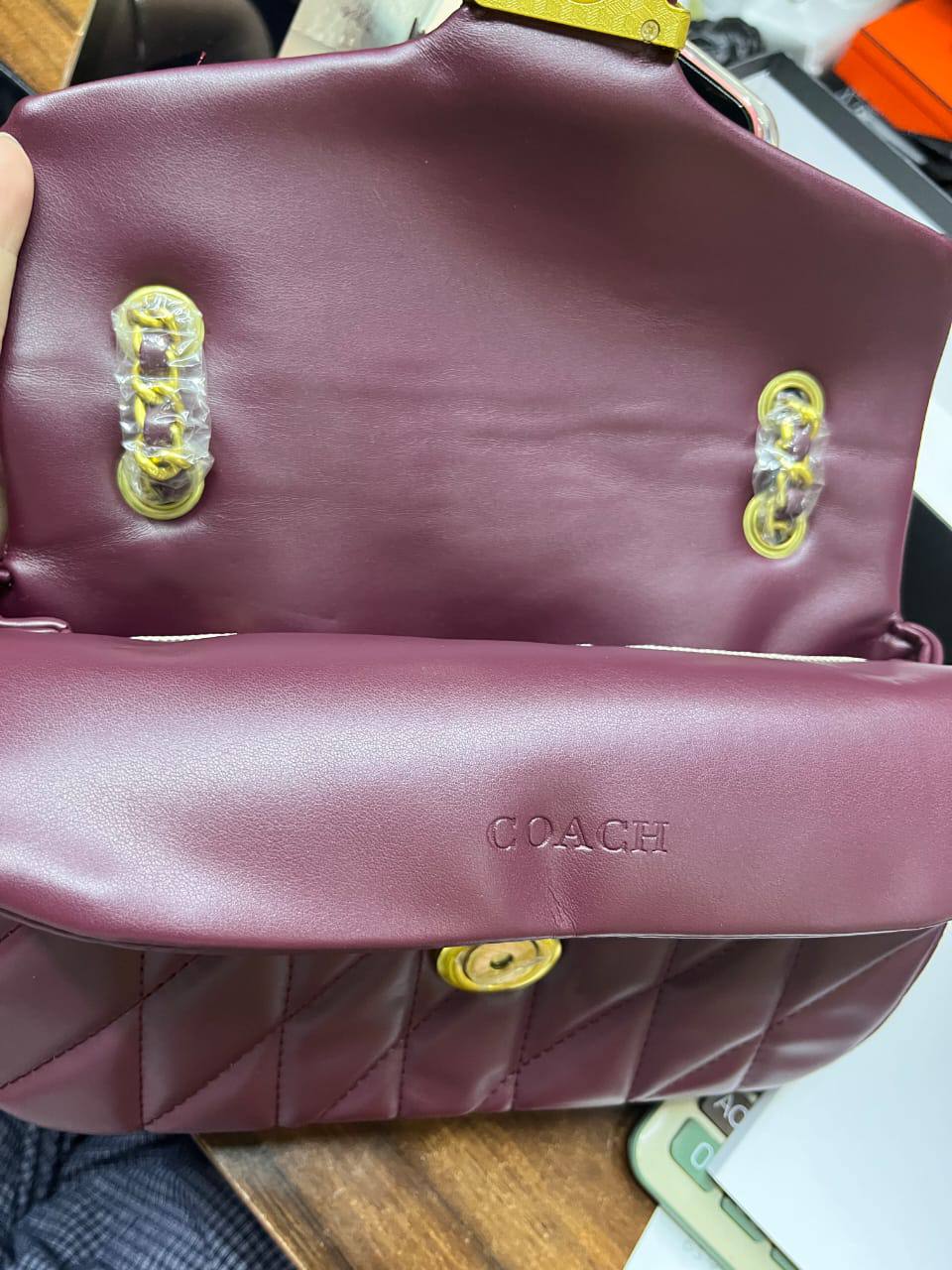 Coach 
100 dhs🇦🇪🇦🇪

with box
size 25×8×15cm

Zain42
♥️♥️♥️