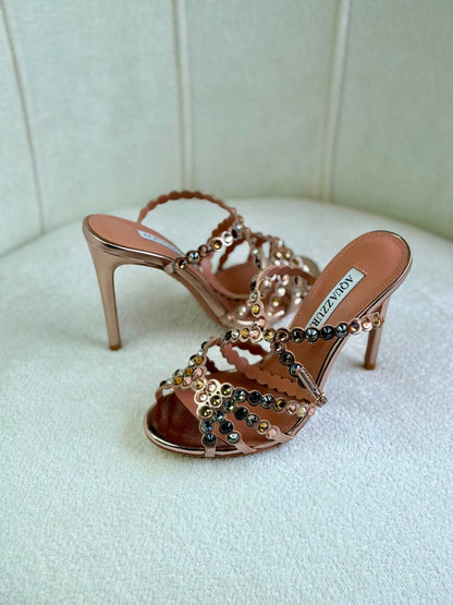 AQUAZZURA
Super *AAA* *+* Quality 💯 
With original packing🎁🎁
SIZE:36and41
Available now
450 dhs✅

Zain308
♥️♥️♥️