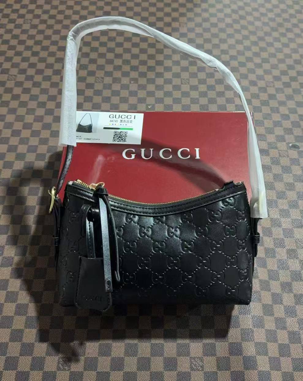 Gucci

with box
🎁🎁🎁

100 dhs🪙🌨️

Zain143
♥️♥️♥️