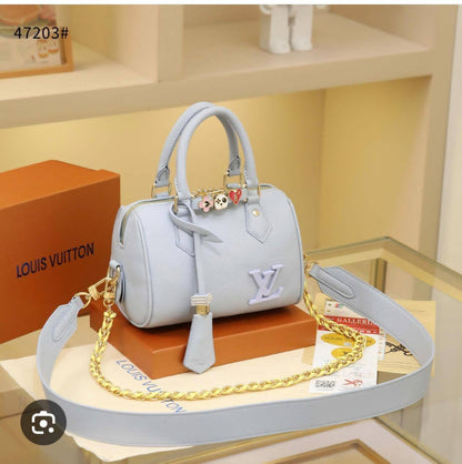 LV
GOOD QUALITY
120 dhs🇦🇪🇦🇪

Zain200
♥️♥️♥️