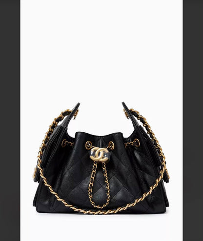 Chanel
110 dhs💓
Size：26CM
Good-quality 

Zain35
Zain26
♥️♥️♥️