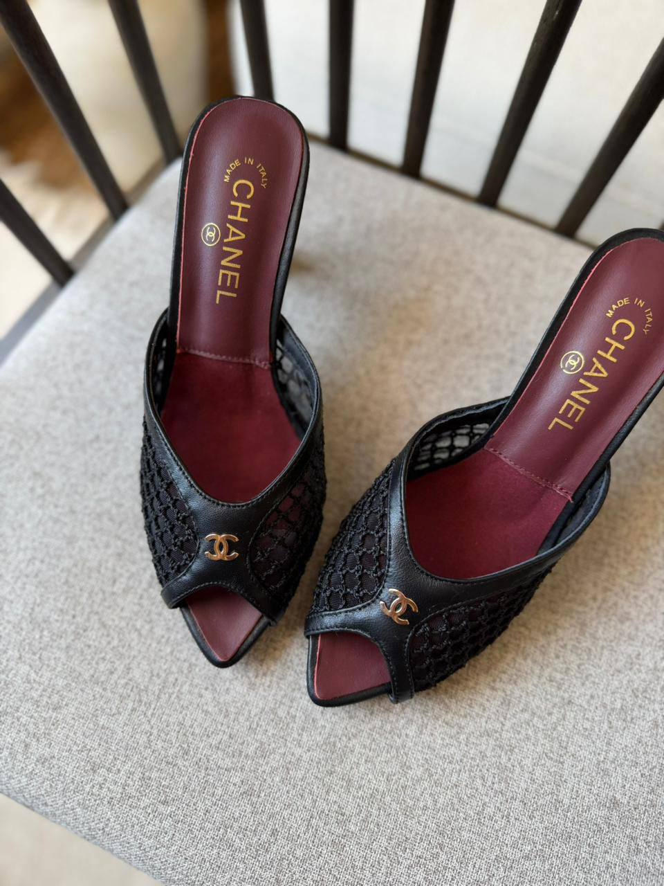 Chanel 
𝑨𝑨𝑨 𝑸𝒖𝒂𝒍𝒊𝒕𝒚
𝑺𝒊𝒛𝒆 𝟑5 𝒕𝒐 𝟒2 
450 dhs✅

Zain81
♥️♥️♥️