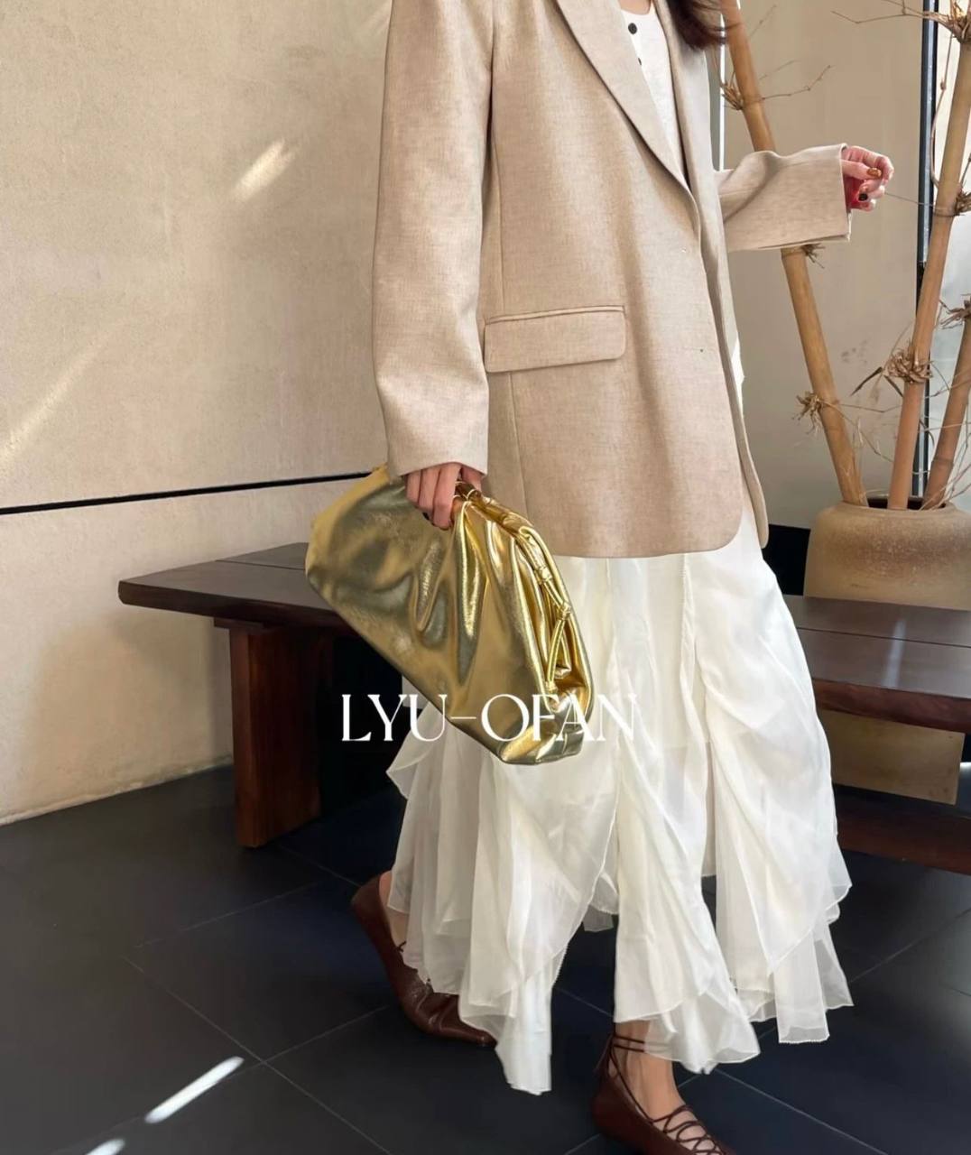 BOTTEGA 
NEW CAME BIG SIZE 
GOOD QUALITY
115 dhs🪙🌨️

Zain39
♥️♥️♥️