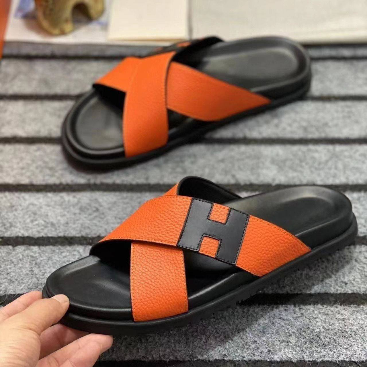 Mens 
Hermes Slipper
Size:40 to 45
100 dhs🇦🇪

Zain241
♥️♥️♥️