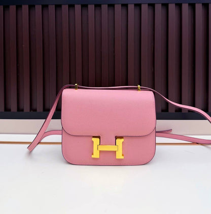 HERMES 
GOOD QUALITY 
WITH BOX 
110 dhs🇦🇪🇦🇪
19 CM

Zain295
♥️♥️♥️
