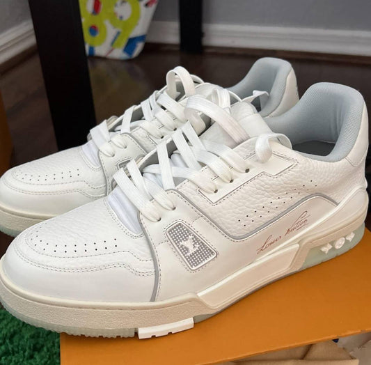 LV
280 dhs✅
*SIZE  36   TO   41*

Zain224
♥️♥️♥️