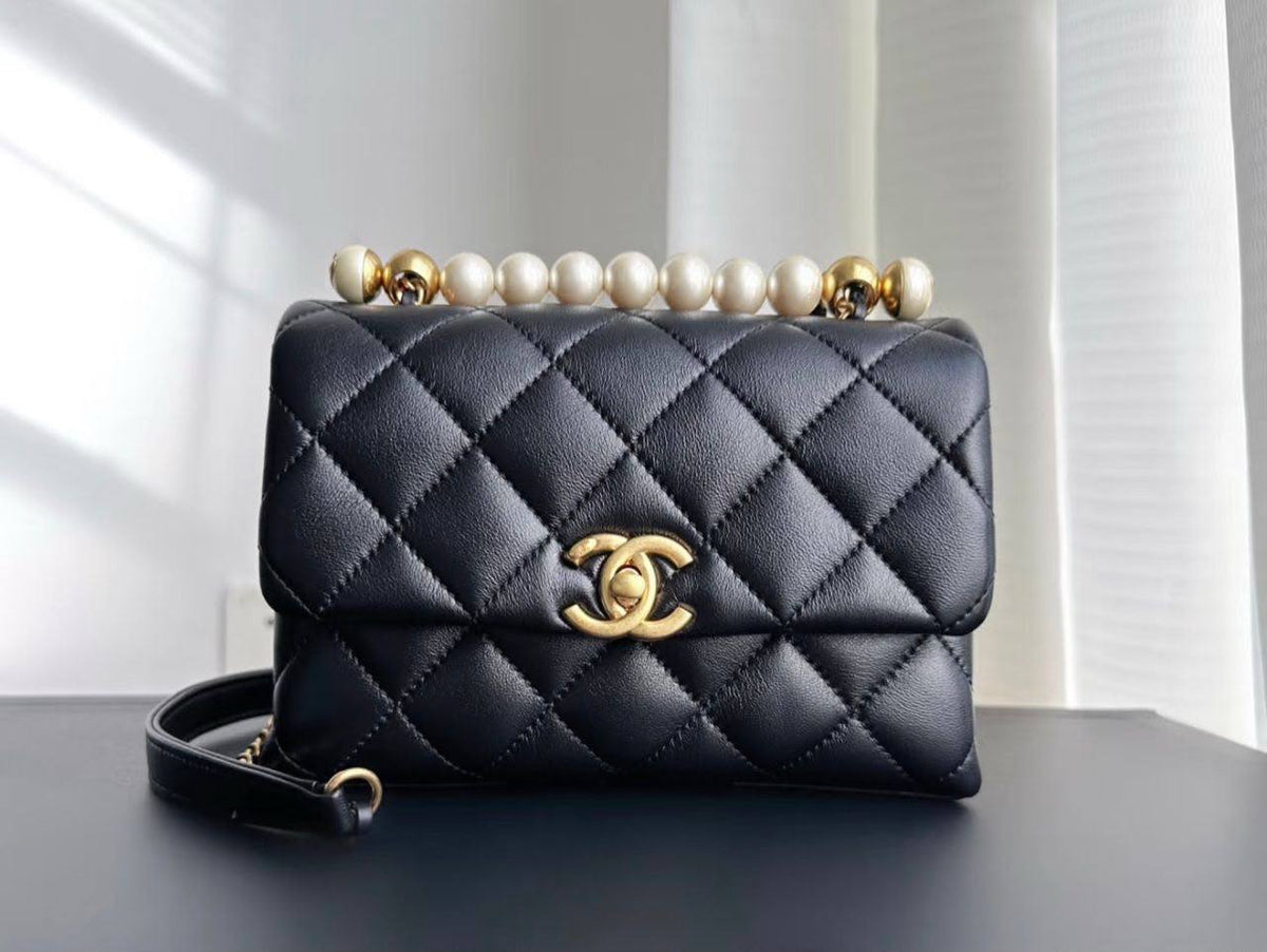 Chanel

150 dhs🇦🇪🇦🇪

Double box


Zain35
♥️♥️♥️