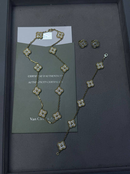 VCA
Necklace 135 dhs❣️
Earing 85 dhs❣️
Bracelet 95 dhs❣️
Ring 65 dhs❣️

Normal box🎁

Zain200
♥️♥️♥️