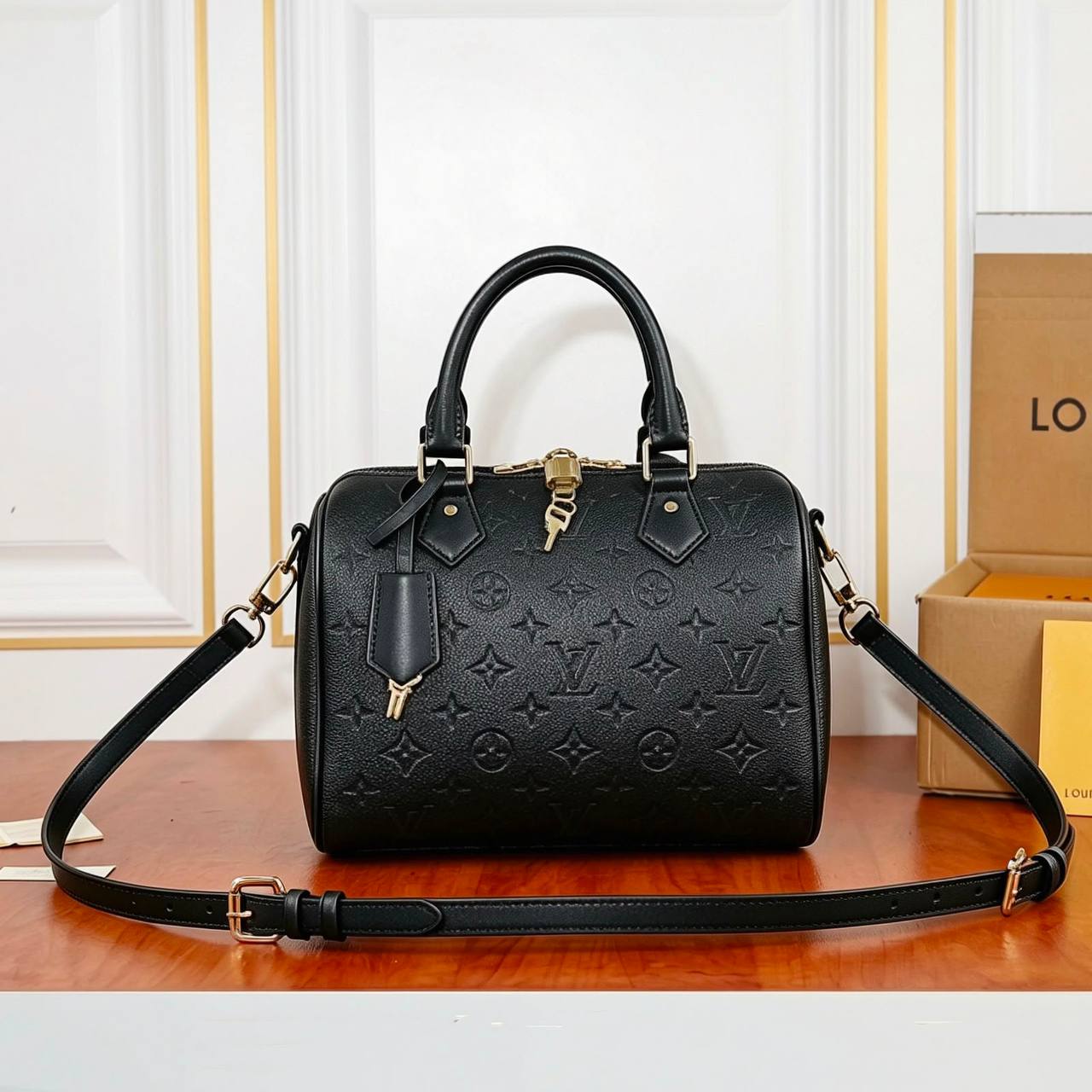 LV SPEEDY 
25CM ,GOOD QUALITY 
WITH BOX 
100 dhs✅

Zain295
♥️♥️♥️