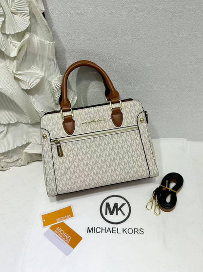 💝 MK Tote

1⃣️ First quality 

Size : 26 * 13 * 21 cm

with pouch
100 dhs🇦🇪🇦🇪

Zain115
♥️♥️♥️