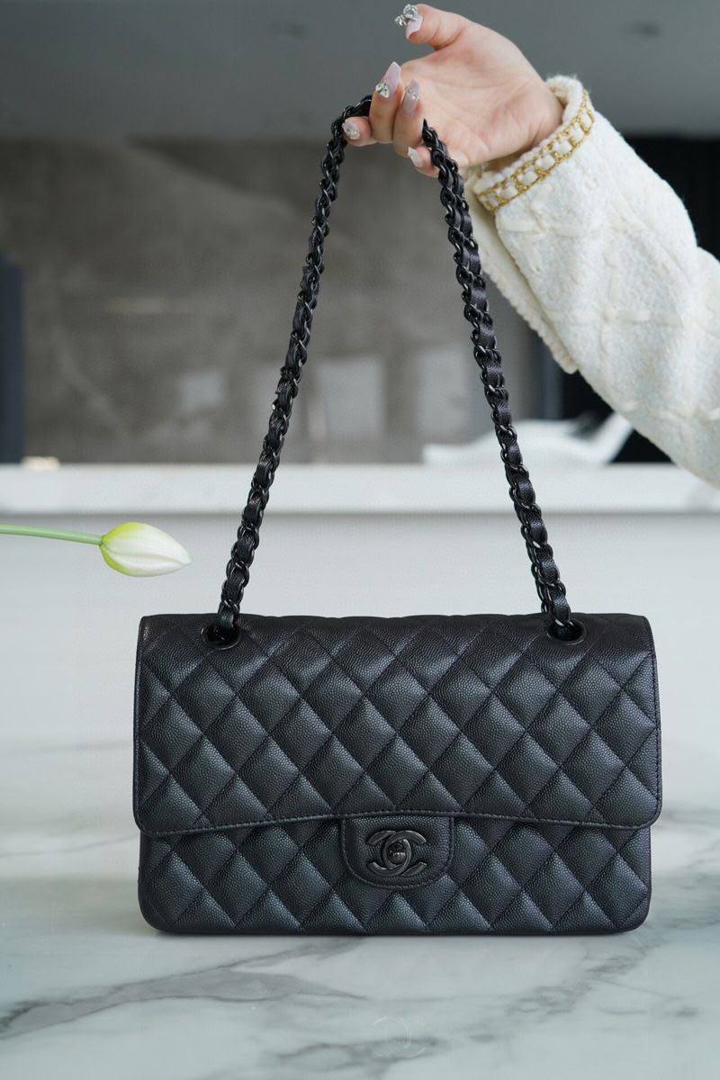Chanel

110 dhs🇦🇪🇦🇪🇦🇪

With box
25 cm

Zain219
♥️♥️♥️