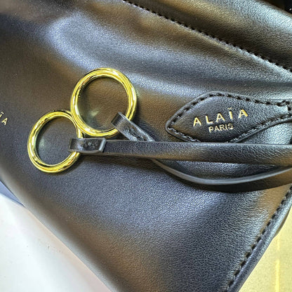 ALAIA 

COPY ONE 
NEW CAME 

WITH BOX

125 dhs🇦🇪🇦🇪

Zain39
♥️♥️♥️