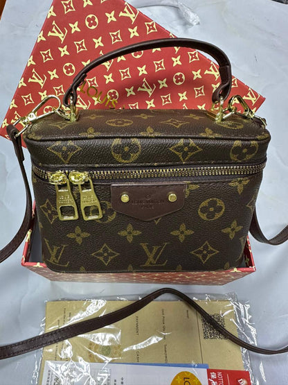 LV
Size: 18cm

With box 
🎁🎁🎁

75 dhs🌺

Zain50
♥️♥️♥️