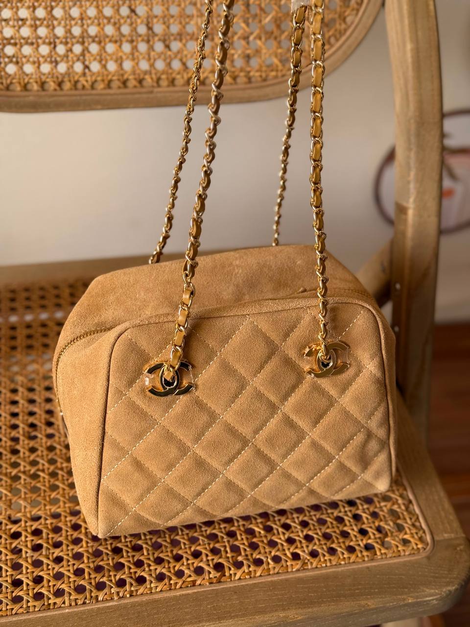 New Collection✨✨✨
CHANEL
23cm
25cm
370 dhs🇦🇪🇦🇪
*MASTER QUIETLY*
With box🎁

Zain167
♥️♥️♥️