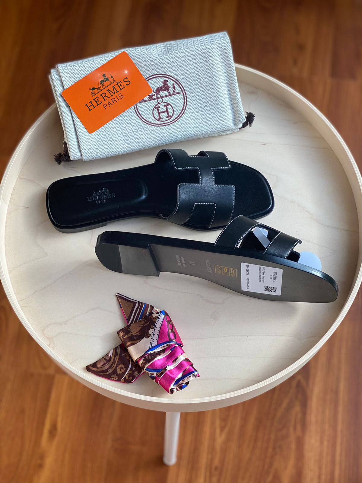 Hermes

Available

Master quality 
Size: 36 to 41 

430 dhs🇦🇪🇦🇪

Zain318
♥️♥️♥️