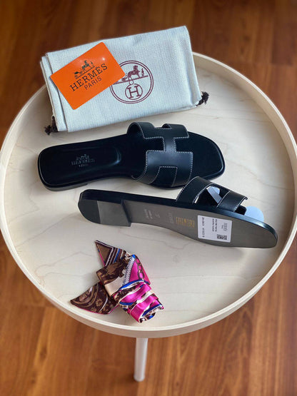 Hermes

Available

Master quality 
Size: 36 to 41 

430 dhs🇦🇪🇦🇪

Zain318
♥️♥️♥️