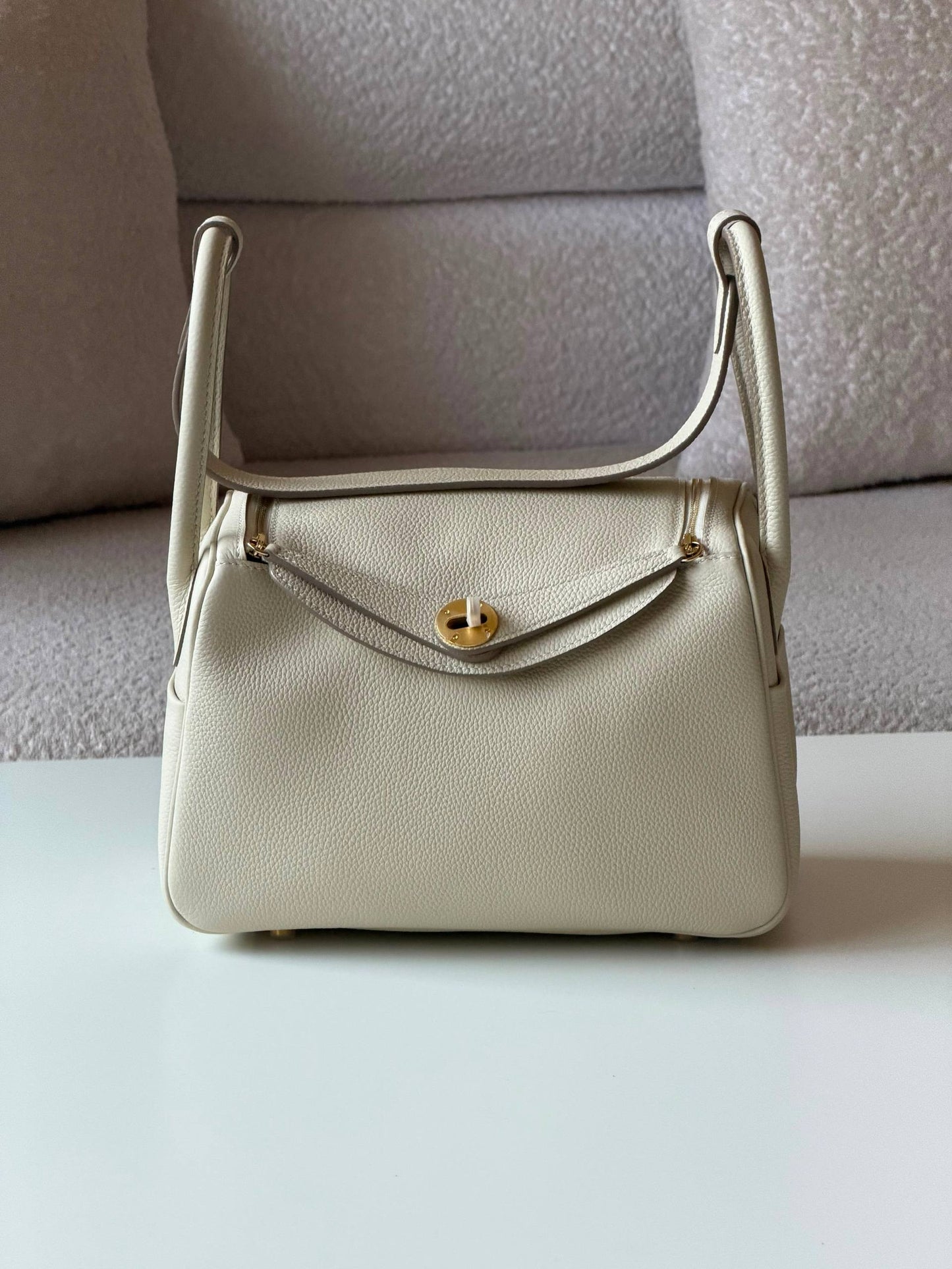 Hermes Lindy 26cm💕master quality😍with box❤️
390 dhs🇦🇪🇦🇪

Zain52
♥️♥️♥️