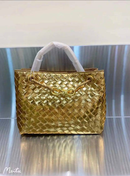Bottega
⚡26cm
⚡without box
100 dhs💓

Zain118
♥️♥️♥️