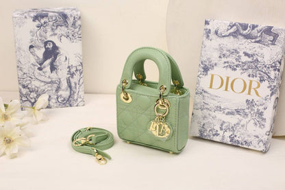 Dior

withbox 
🎁🎁🎁

100 dhs🌺

Zain143
♥️♥️♥️