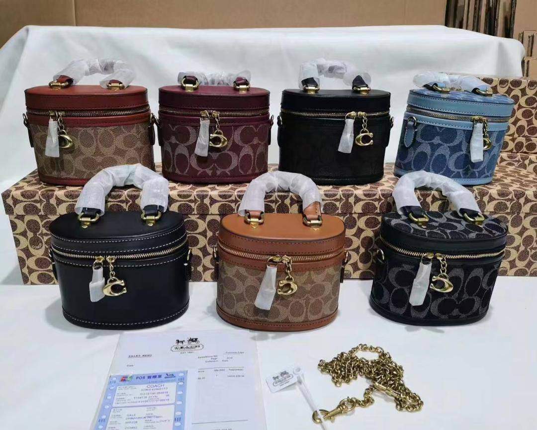 Coach
110 dhs💓

size：15cm
High-quality 

with box
🎁🎁🎁

Zain35
♥️♥️♥️