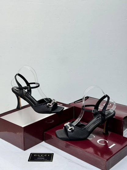 GUCCI
New arrived 
size 36 to 41
110 dhs❤️

Zain21
♥️♥️♥️
