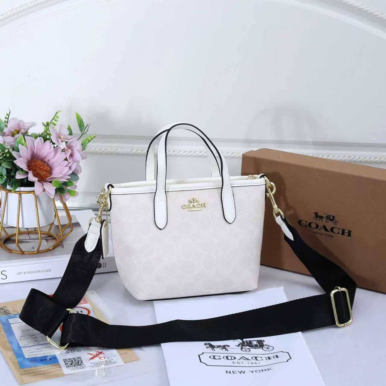Coach
90 dhs✅ 

with box
🎁🎁🎁

Zain72
♥️♥️♥️