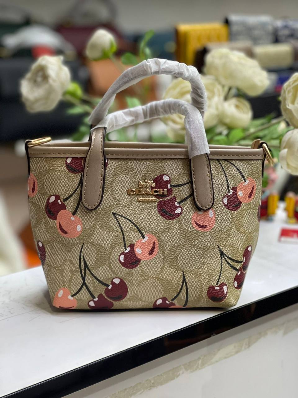 Coach
90 dhs🇦🇪🇦🇪
with box 🎁

Zain169
♥️♥️♥️