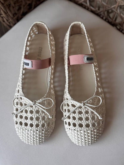 MIU MIU 🤍
🤩Available new 😍😍
Size: 36 to 41
Super master quality
450 dhs✅

Zain198
♥️♥️♥️