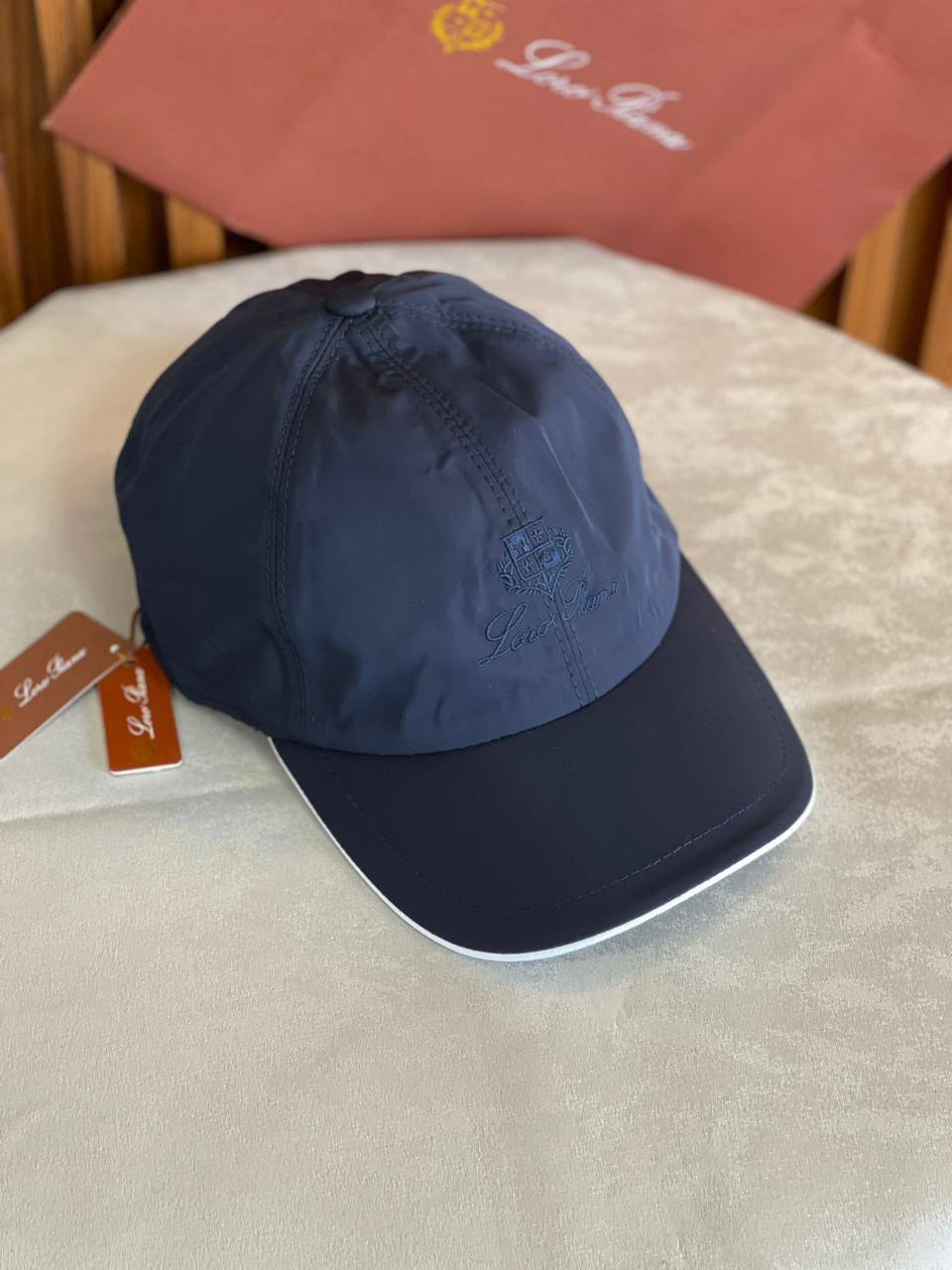 LORO PIANA
Unisex Caps
Master Quality 
190 dhs✅

Zain276
♥️♥️♥️