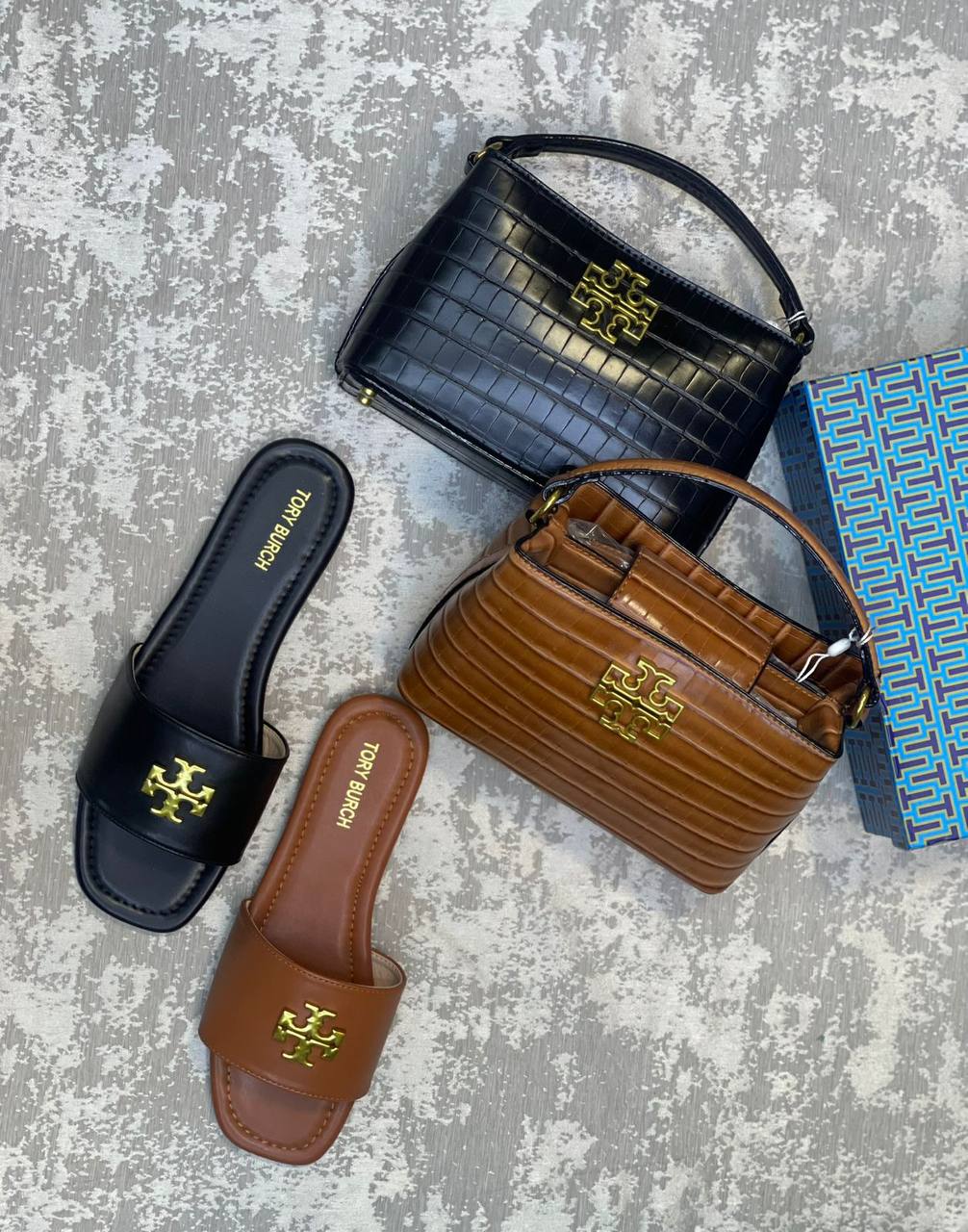 Tory Burch
Set 
Size 36-41
170 dhs✅

Zain175
♥️♥️♥️