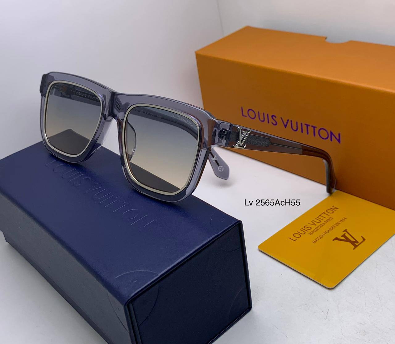 LV 
Master 
180 dhs❣️

Zain126
♥️♥️♥️