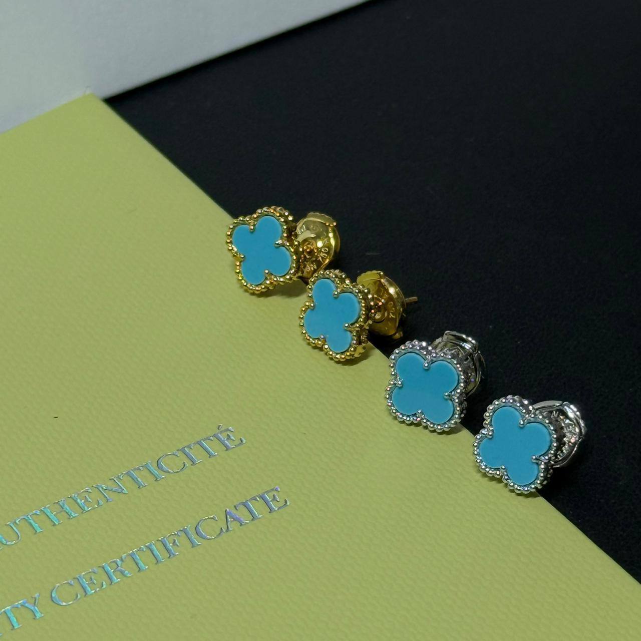 VCA 🦋*
Mini Earring🌸
Master quality 💯

With normal boxes 📦 
45 dhs🪙🌨️

With master box 🗃️ 
75 dhs🪙🌨️

Zain216
♥️♥️♥️